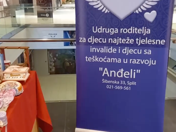 Štand u City Centar One, Split povodom Valentinova